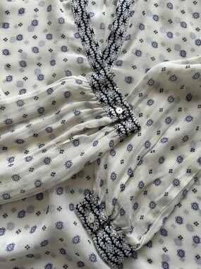 Part Two Cream/Blue Crepe Chiffon Tunic - like new.